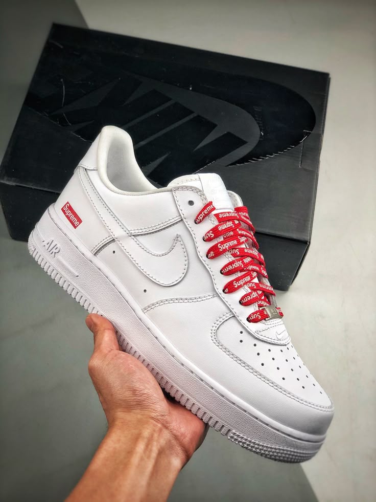 Nike Air Force 1 x Supreme "Triple White"
